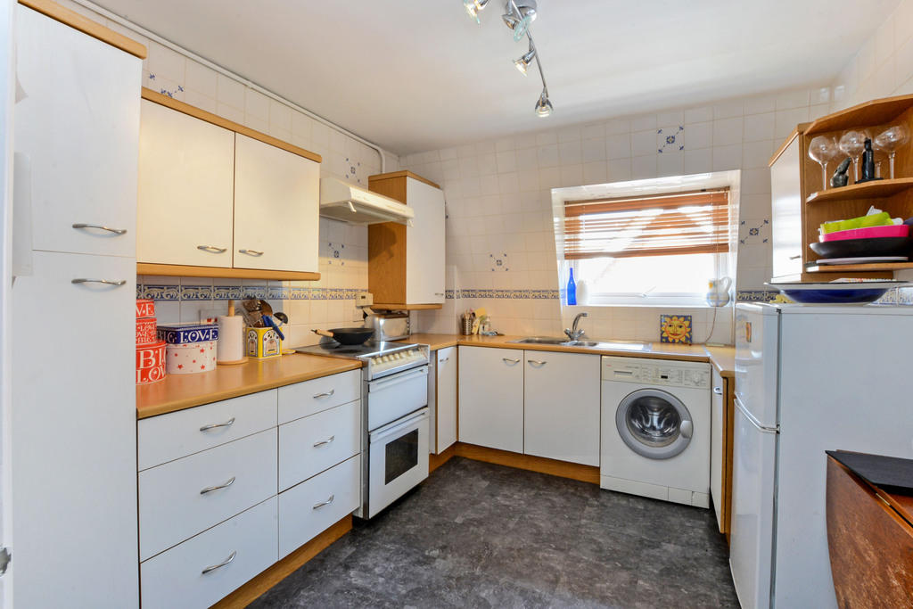 1 bedroom flat for sale in Albany Lodge, Portsmouth Road, Thames Ditton