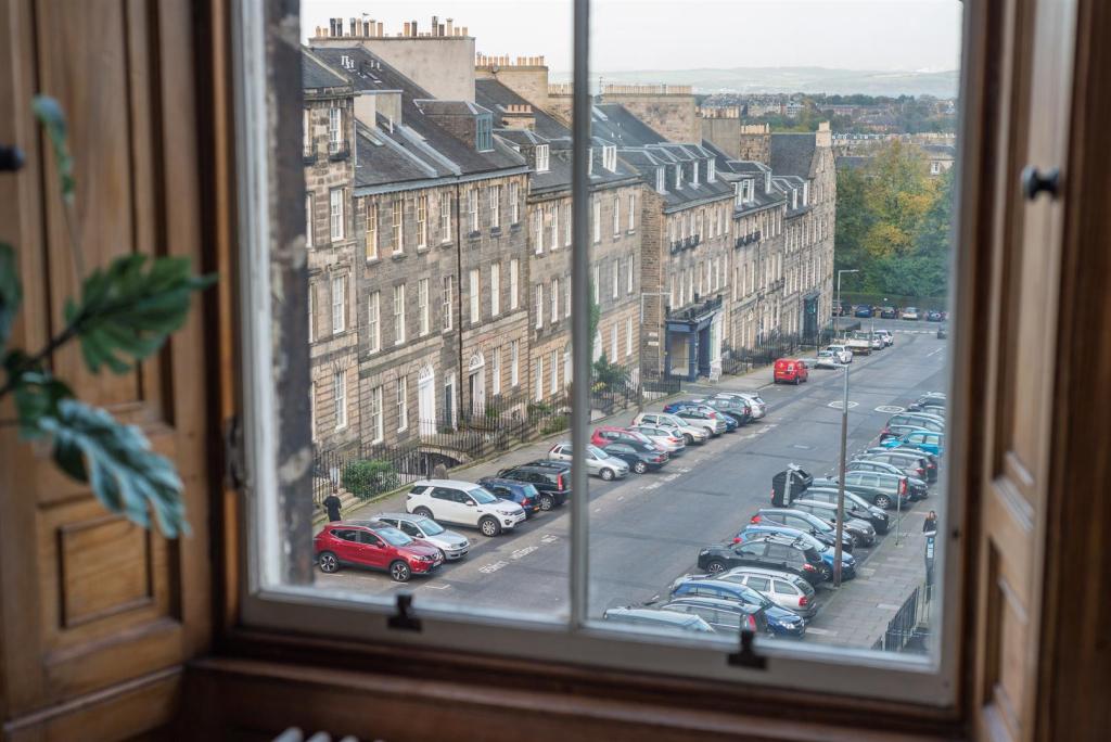 4 bedroom flat for sale in Dublin Street, Edinburgh, EH1