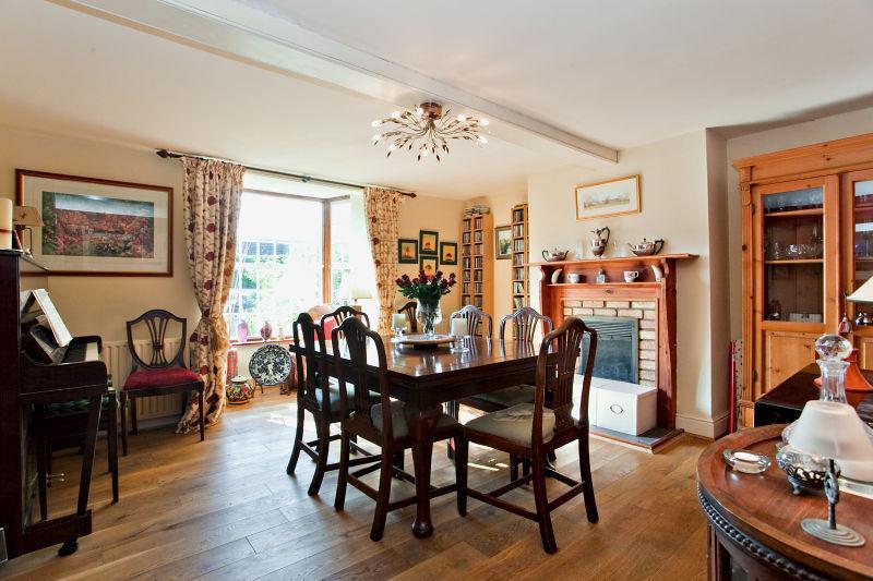 6 bedroom detached house for sale in School Lane, Abthorpe, Towcester