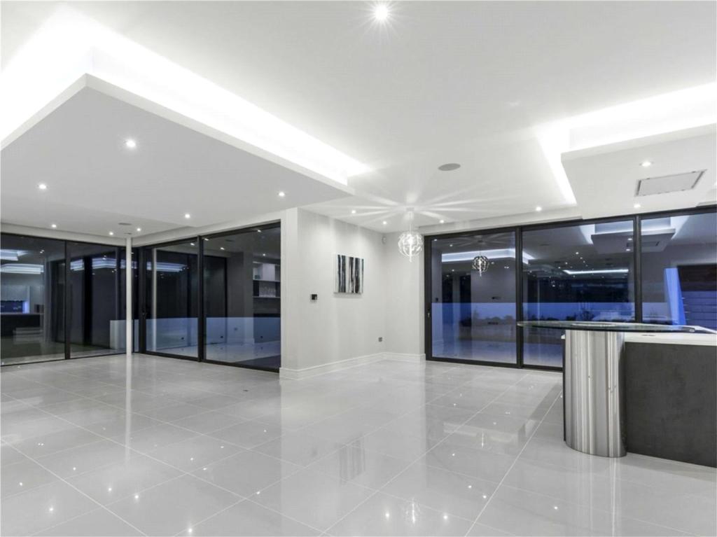 David James,Family room