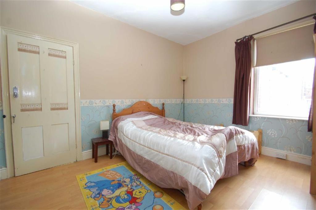 3 bedroom semidetached house for sale in Seamer Road, Scarborough