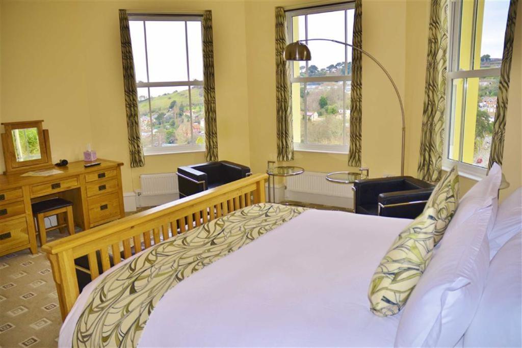 14 bedroom detached house for sale in North