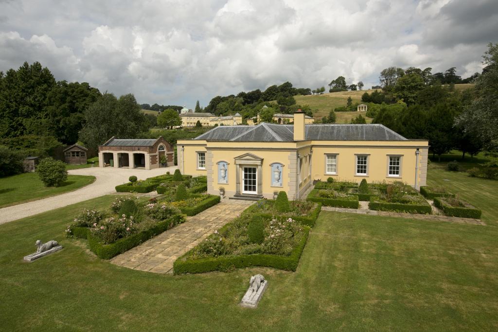 4 bedroom detached house to rent in Castle Hill, Filleigh, Barnstaple