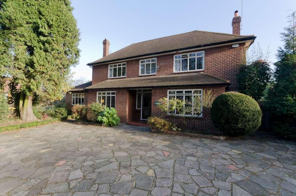 5 bedroom detached house for sale in Logs Hill,Chislehurst Kent, BR7