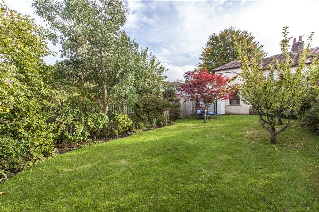 4 bedroom semidetached house for sale in Cardan Drive, Ben Rhydding