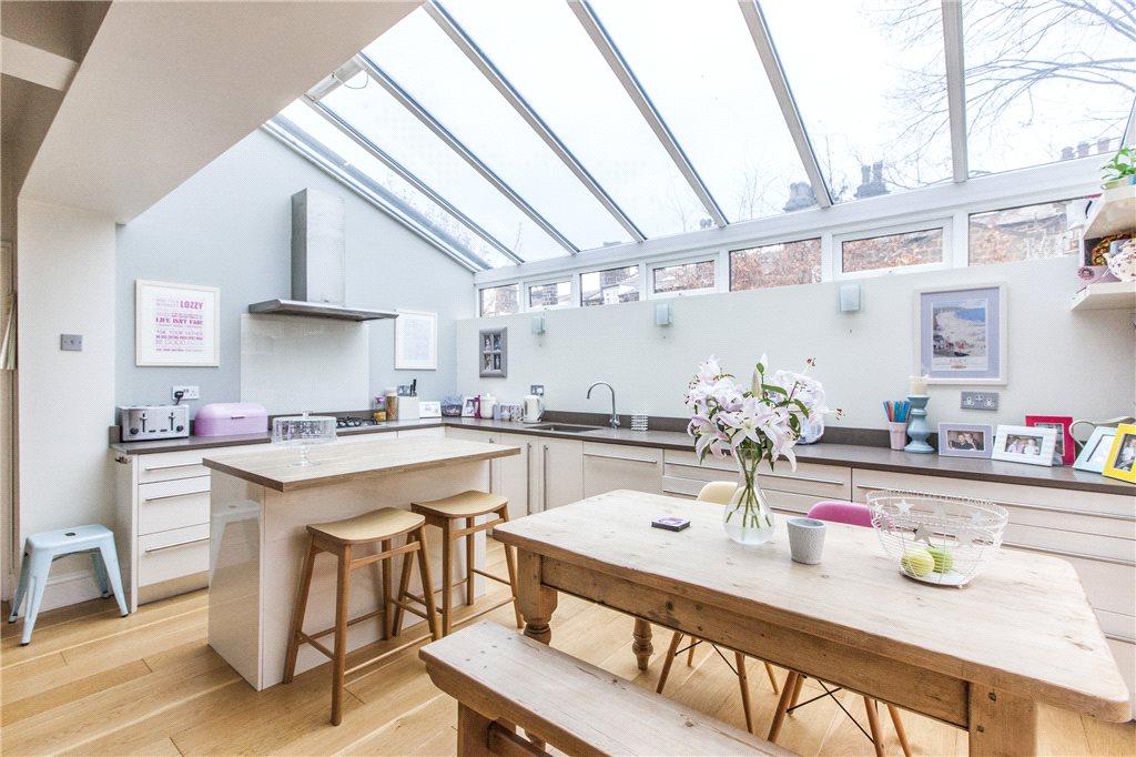 3 bedroom semidetached house for sale in Kingsway Drive, Ilkley, West