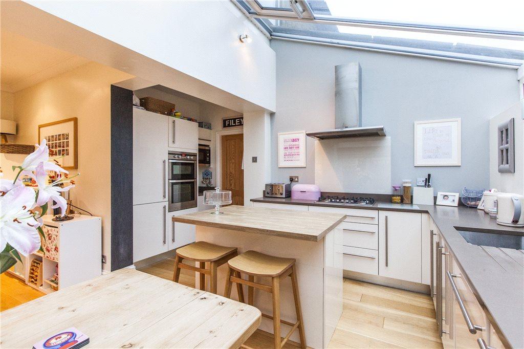 3 bedroom semidetached house for sale in Kingsway Drive, Ilkley, West