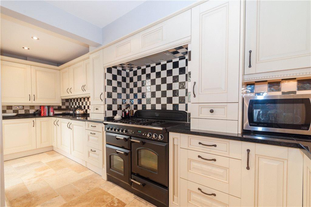 4 bedroom terraced house for sale in Park Grove, Knaresborough, North