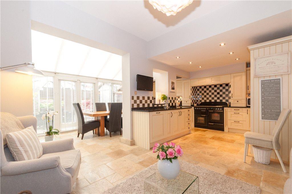 4 bedroom terraced house for sale in Park Grove, Knaresborough, North