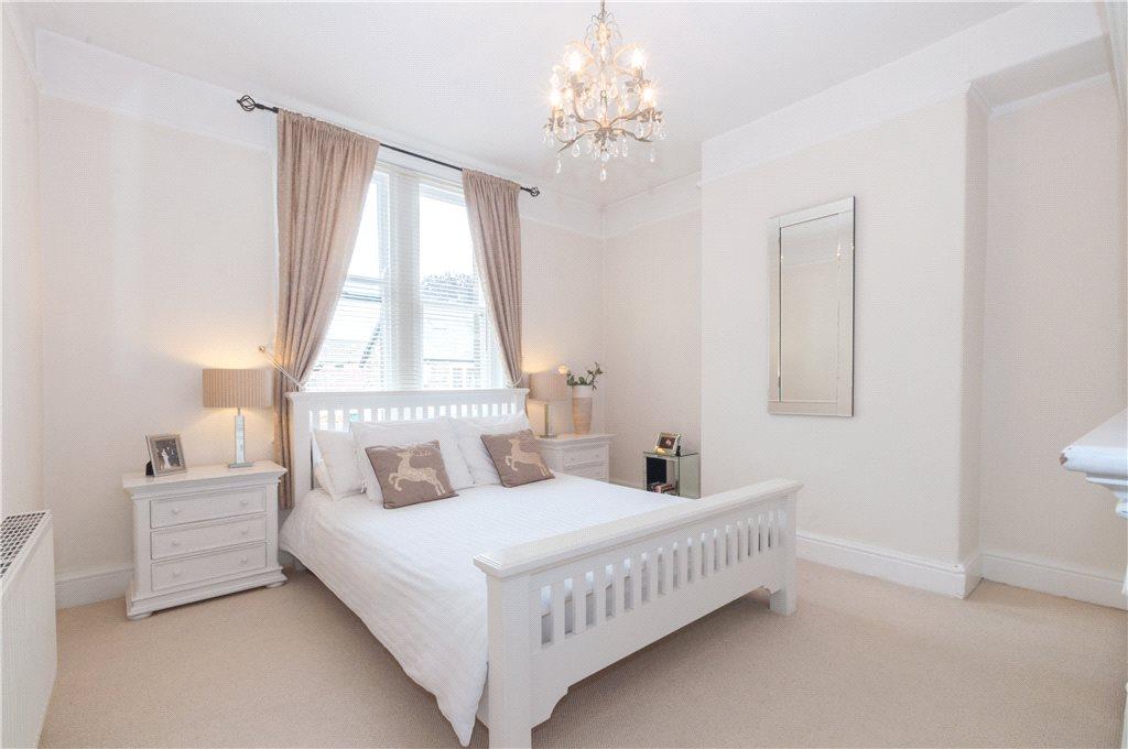 4 bedroom terraced house for sale in Park Grove, Knaresborough, North