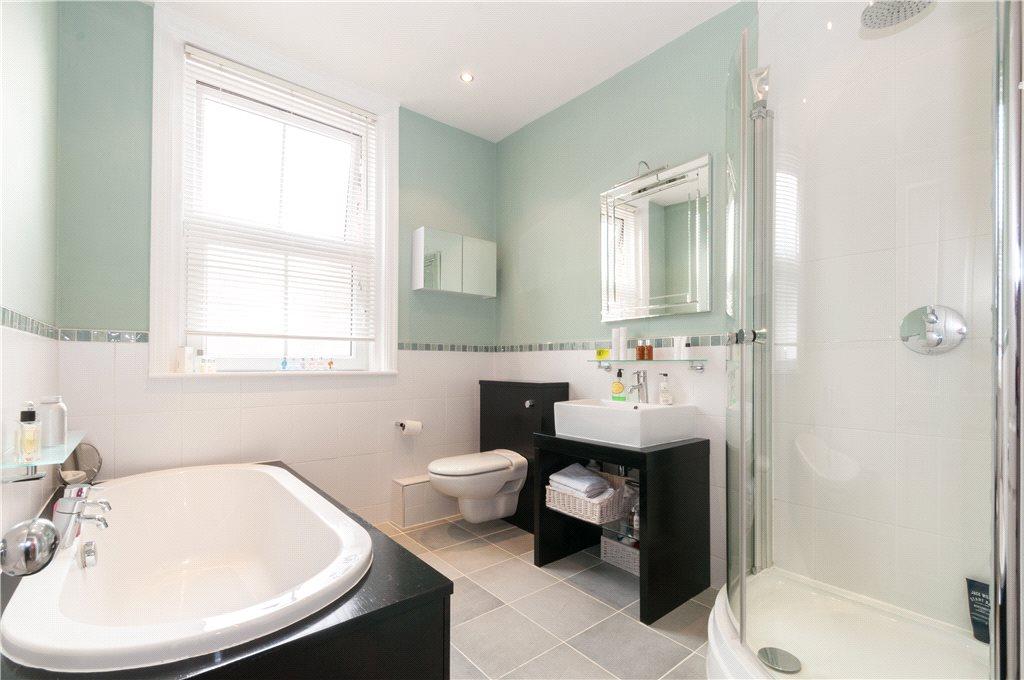 4 bedroom terraced house for sale in Park Grove, Knaresborough, North