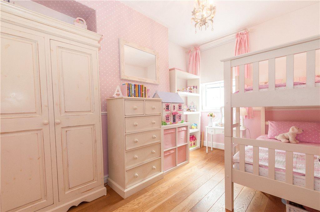 4 bedroom terraced house for sale in Park Grove, Knaresborough, North