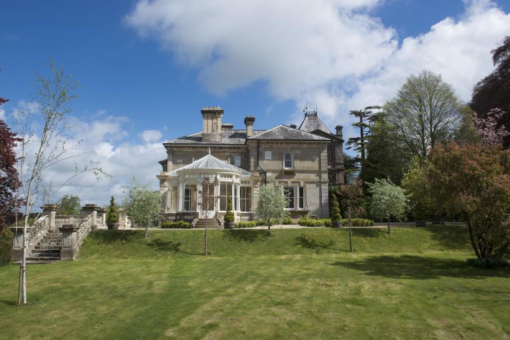 4 bedroom country house for sale in Rodborough Common, Stroud, GL5