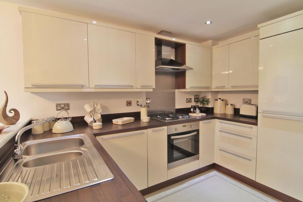 3 bedroom end of terrace house for sale in Cordelia Close, Stratford