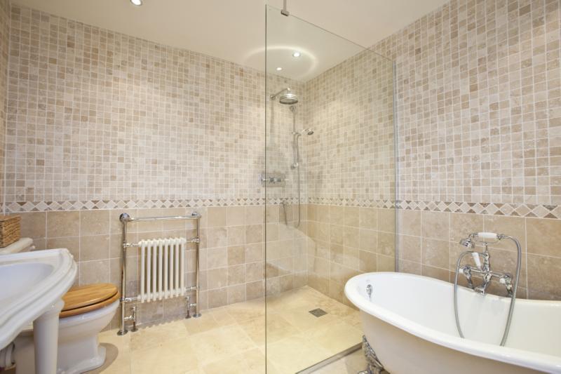 5 bedroom detached house for sale in Crooksbury Road, Farnham, Surrey, GU10