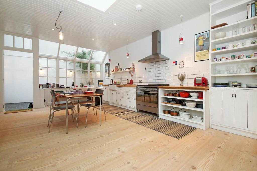 2 bedroom house for sale in Britannia Street, Kings Cross, London, WC1X