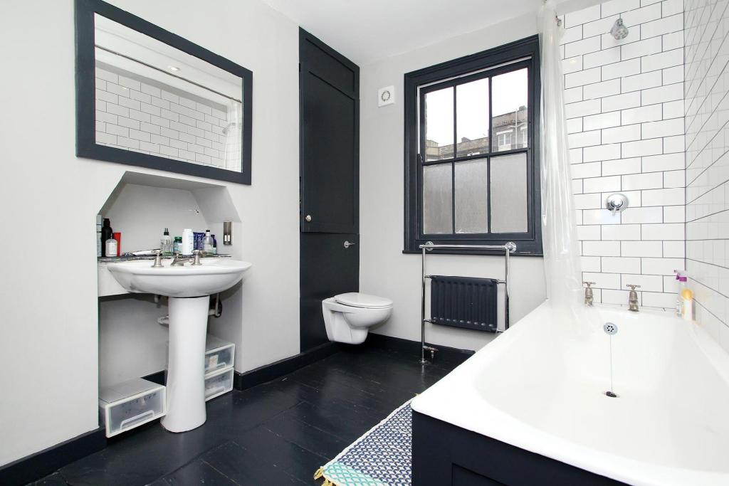 2 bedroom house for sale in Britannia Street, Kings Cross, London, WC1X