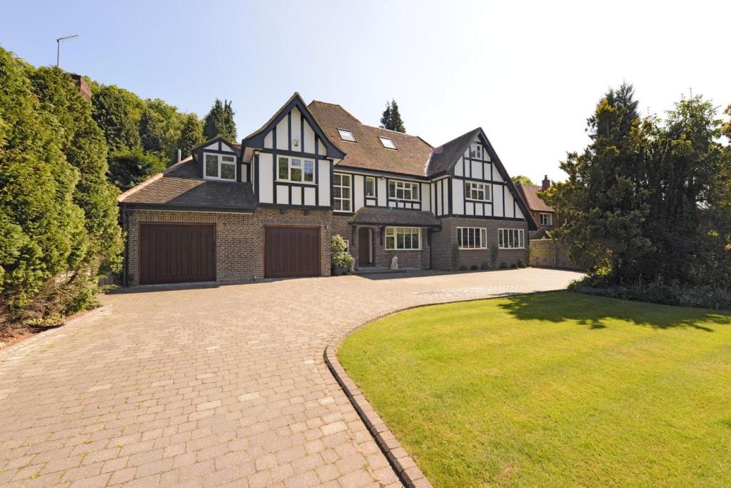 5 bedroom detached house for sale in Camden Park Road, Chislehurst, BR7