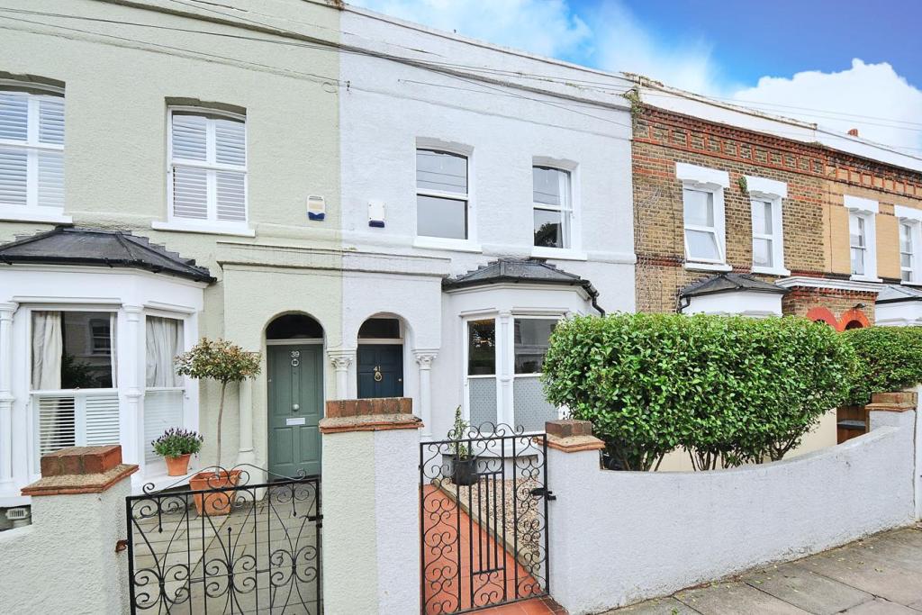 3 bedroom terraced house for sale in Barnwell Road, Brixton, SW2
