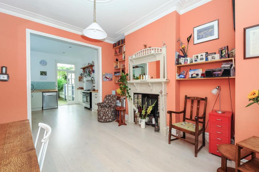 5 bedroom semidetached house for sale in Warner Road, Crouch End, N8