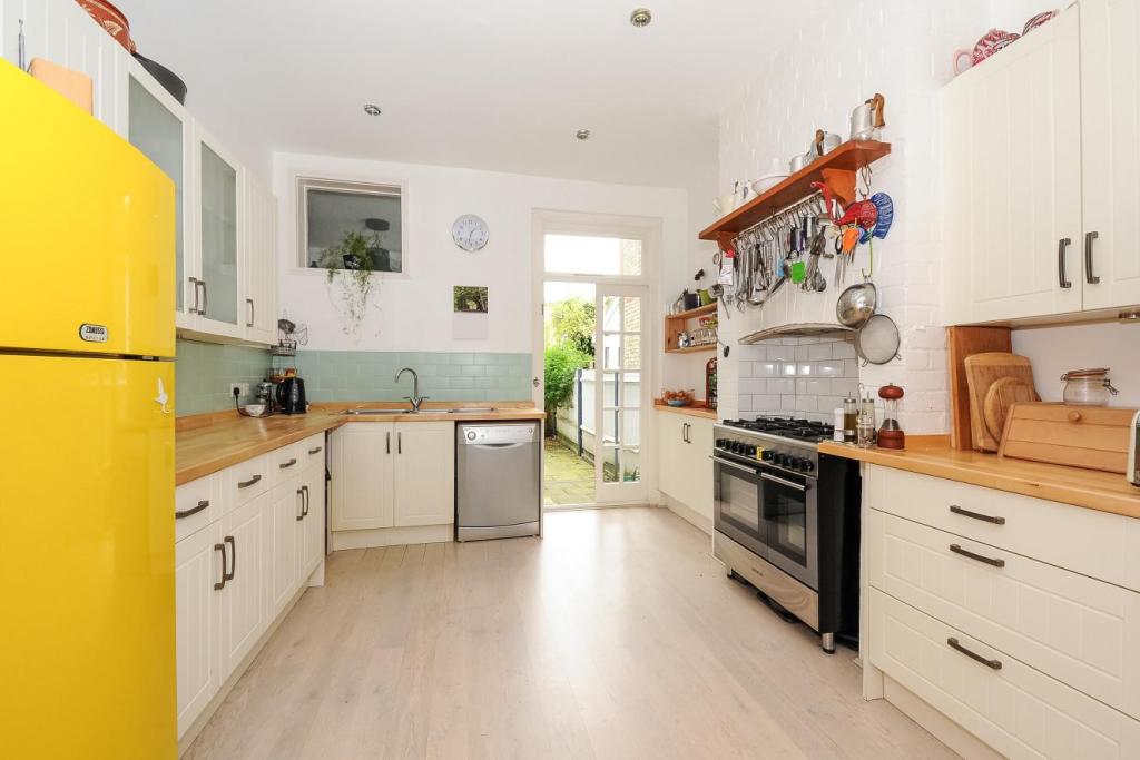 5 bedroom semidetached house for sale in Warner Road, Crouch End, N8
