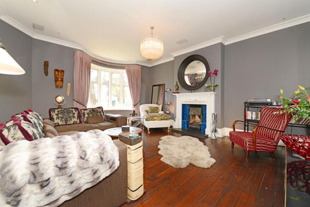 3 bedroom semidetached house for sale in Carver Road, Herne Hill, SE24, SE24
