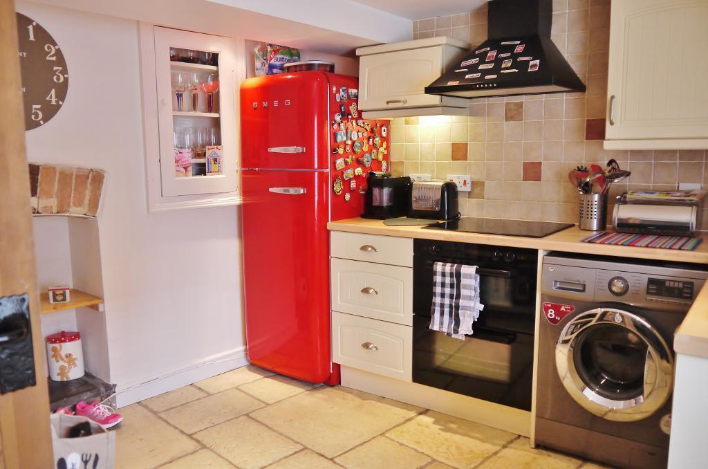 3 bedroom end of terrace house for sale in High Street, Cricklade