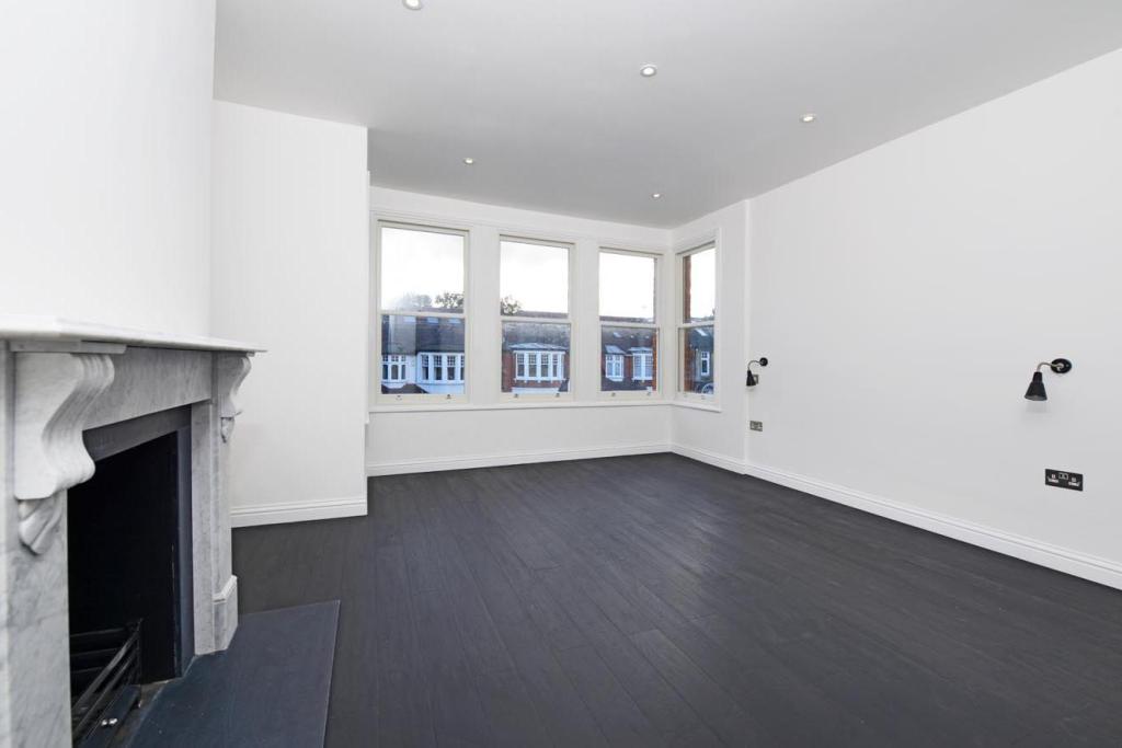 5 bedroom semidetached house for sale in Selborne Road, Southgate, N14