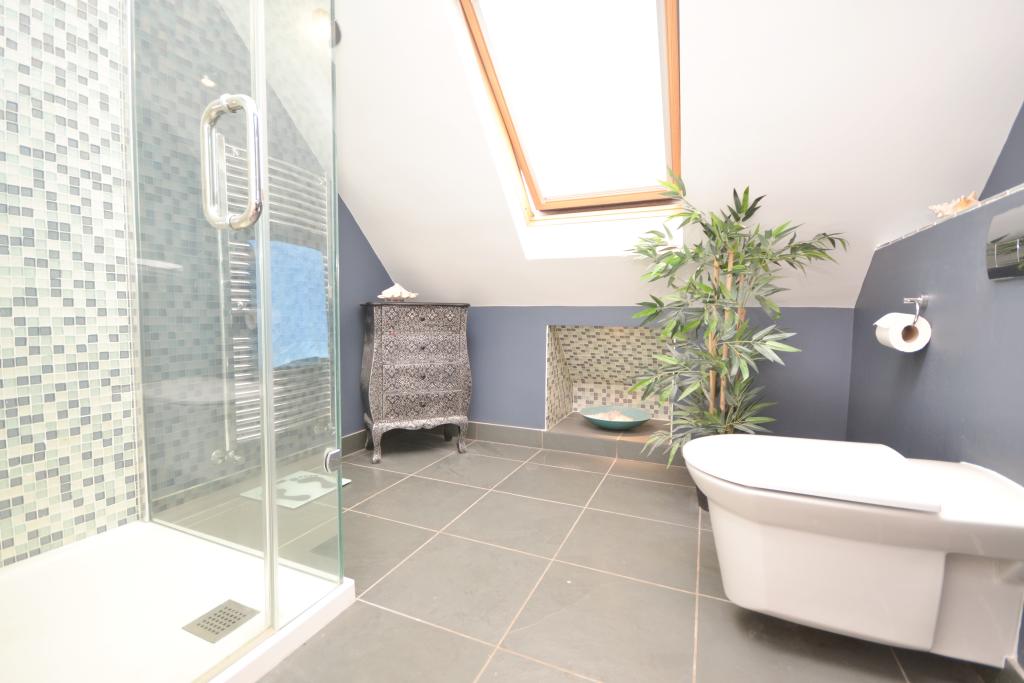 6 bedroom semidetached house for sale in Hadley Grove, Hadley