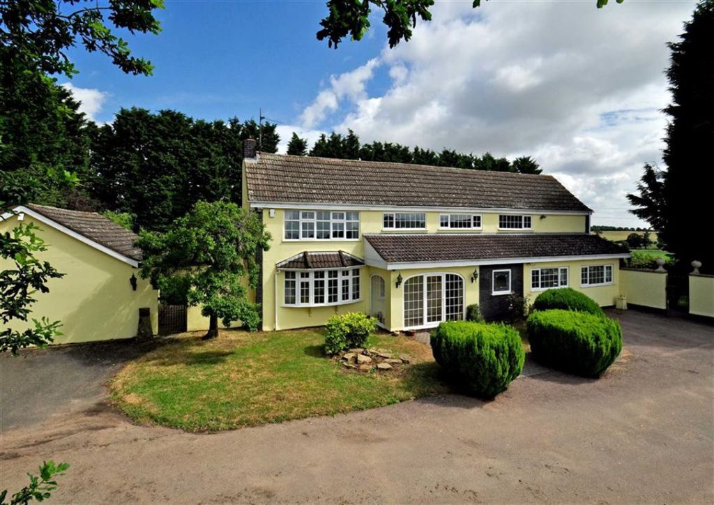 5 bedroom detached house for sale in Holyhead Road, Kingswood