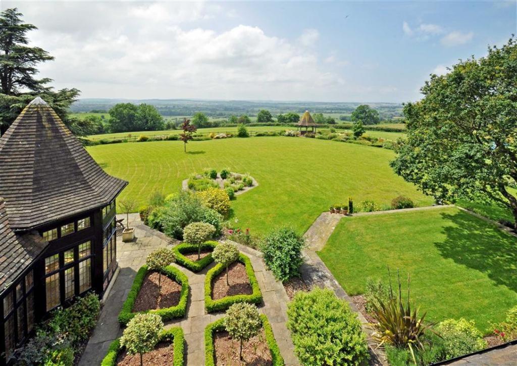 7 bedroom detached house for sale in Springhill Lane, Lower Penn