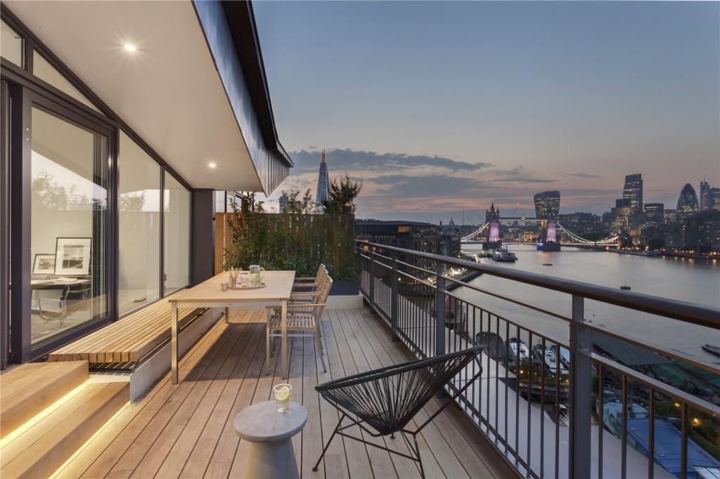 Providence Tower,Patio