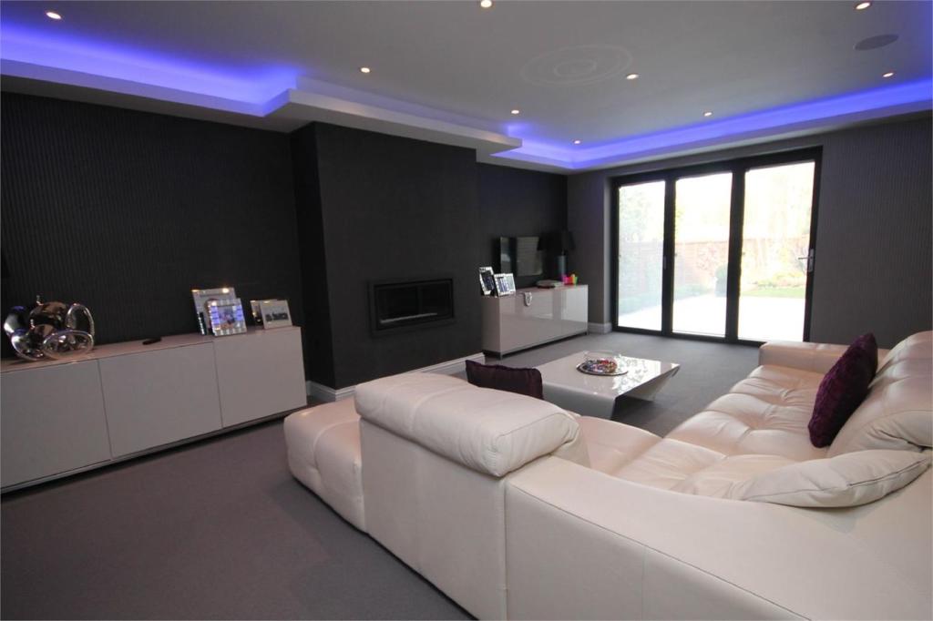 6 bedroom detached house for sale in Bentley Way, Stanmore, Middlesex, HA7