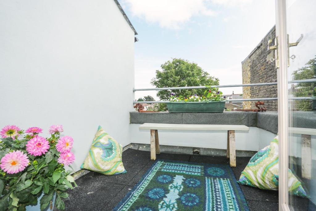 4 bedroom semidetached house for sale in 11 Codrington Road, Ramsgate