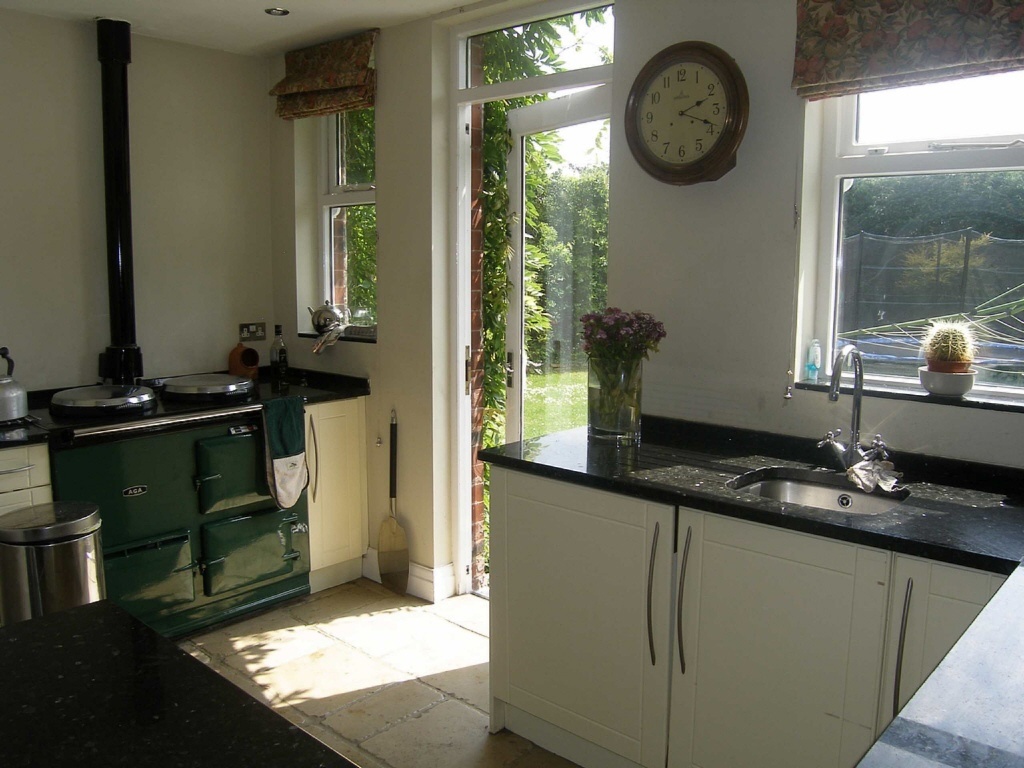 4 bedroom semidetached house to rent in Hale Road, Hale, Cheshire, WA14