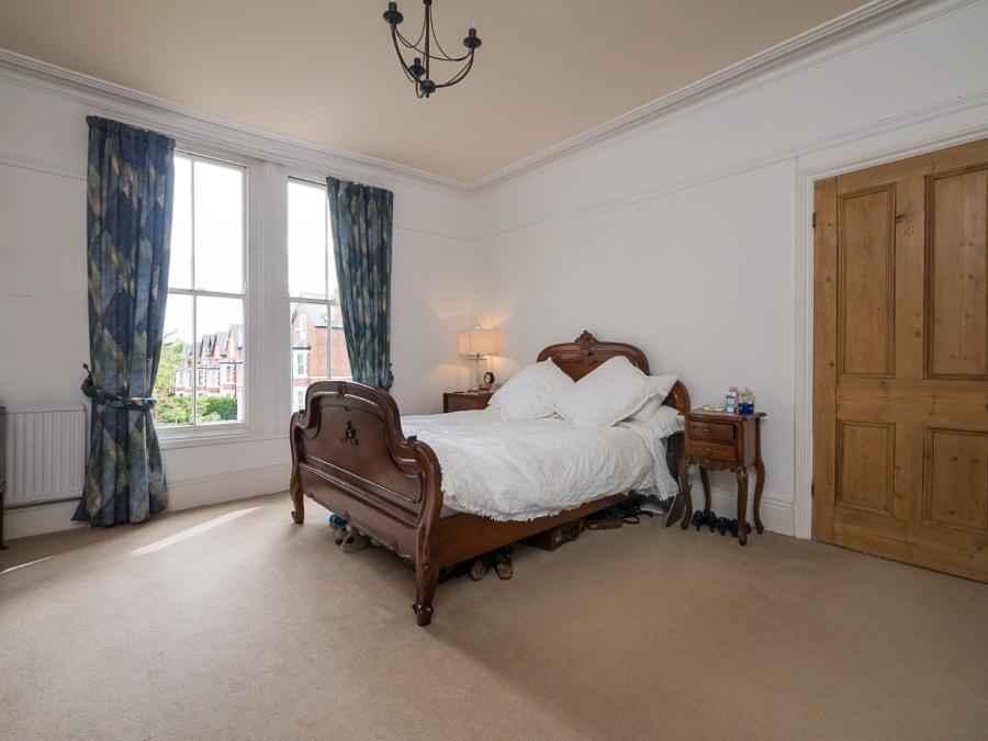 6 bedroom detached house for sale in Magdala Road, Nottingham