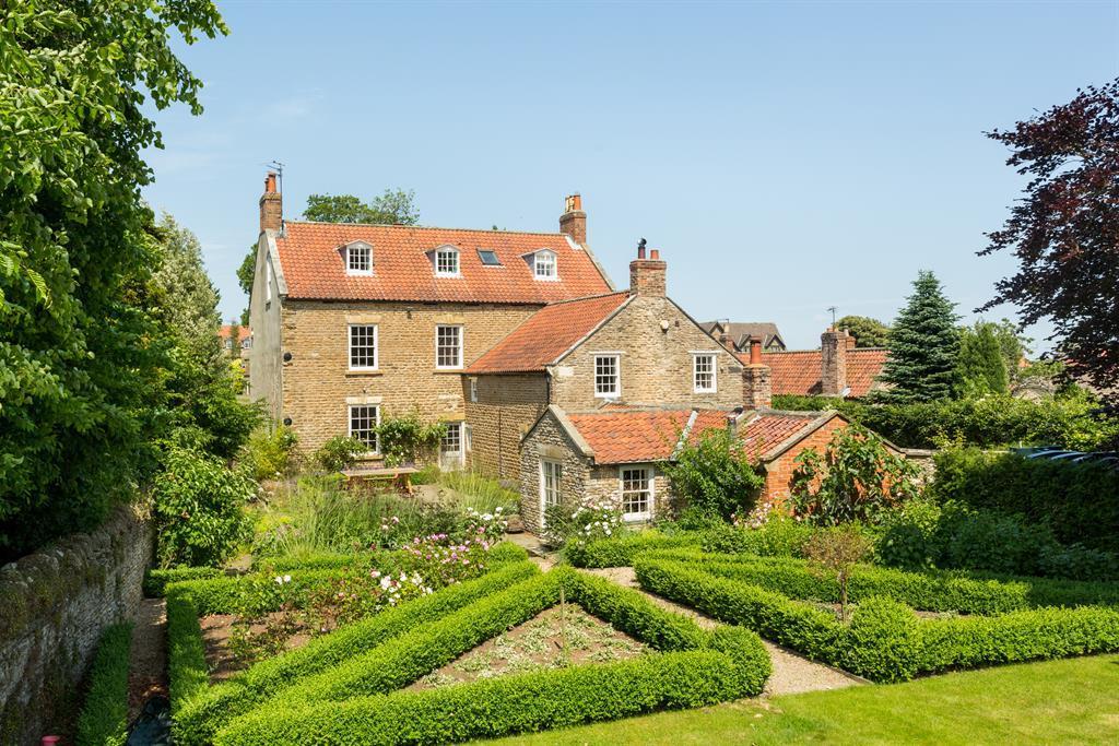 6 bedroom character property for sale in The Lodge, Terrington, York