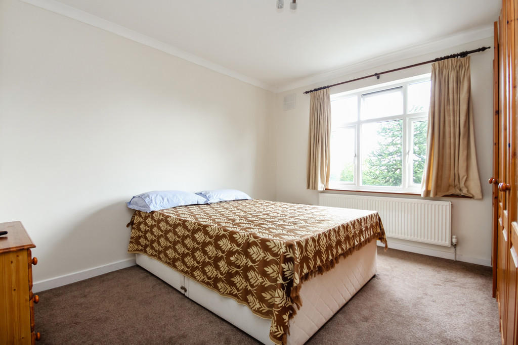 4 bedroom semidetached house for sale in Queens Drive, Surbiton, KT5