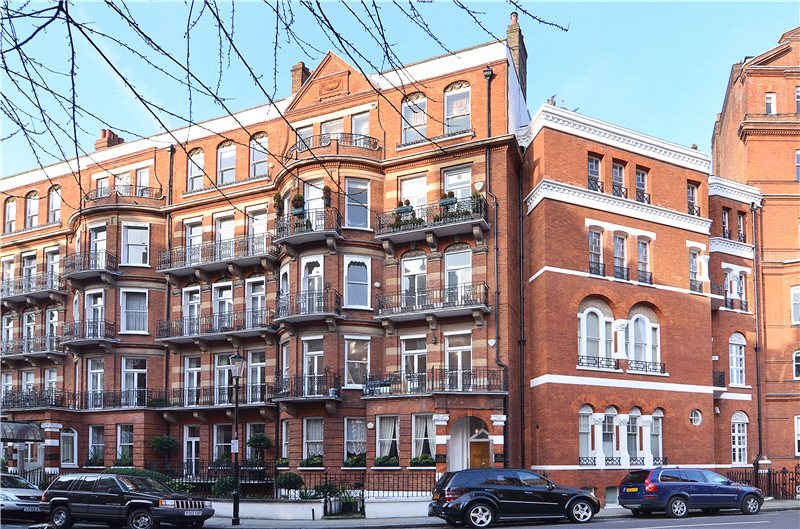 3 bedroom flat for sale in Cadogan Gardens, London, SW3, SW3