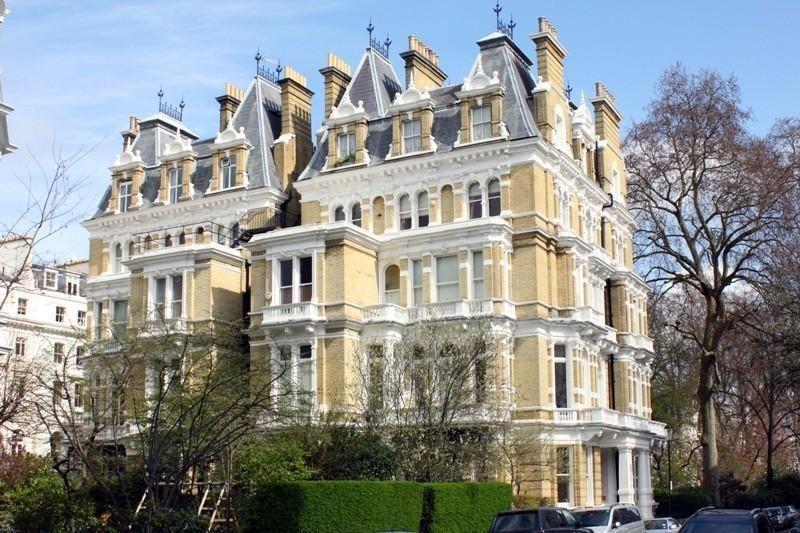 Studio flat for sale in GARDEN HOUSE, Cornwall Gardens, London, SW7, SW7