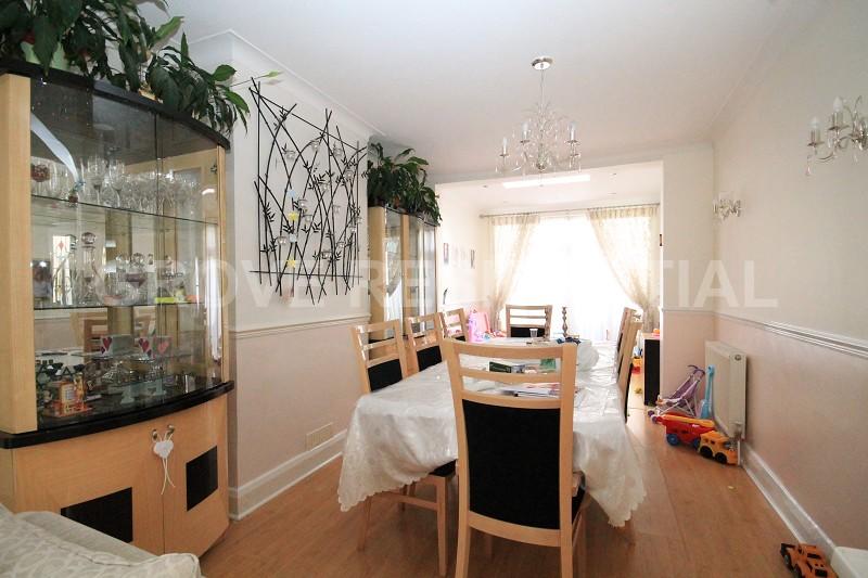 5 bedroom semidetached house for sale in Brook Avenue, Edgware, HA8