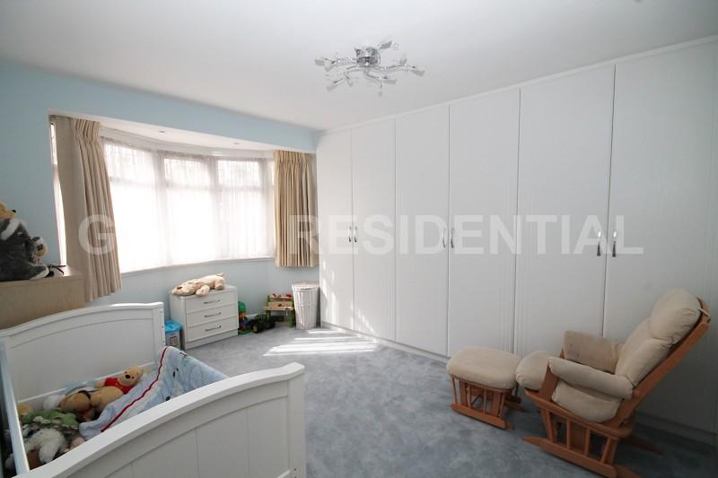 5 bedroom semidetached house for sale in Brook Avenue, Edgware, HA8