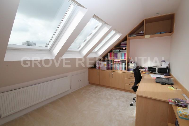 5 bedroom semidetached house for sale in Brook Avenue, Edgware, HA8