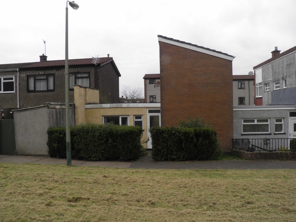 3 bedroom terraced house for sale in Haldane Court, Lansbury Park
