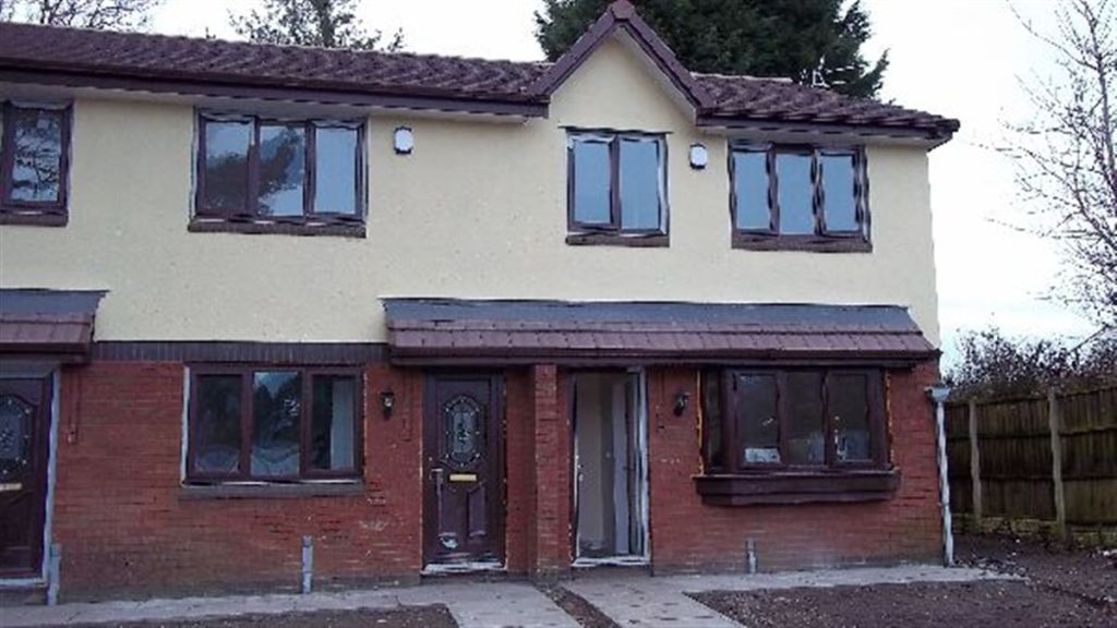 2 bedroom house to rent in 65 Brookside Close, L12