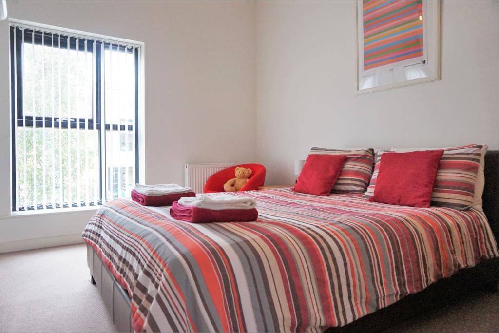 3 bedroom town house for sale in Groves Avenue, Salford, M5, M5