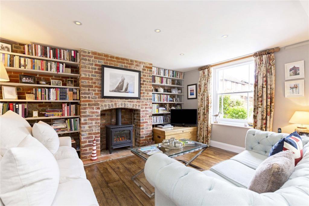 3 bedroom end of terrace house for sale in Bosham Lane, Bosham