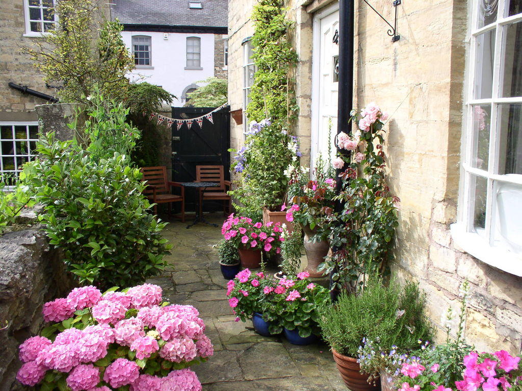 3 bedroom semidetached house for sale in Church Street, Boston Spa