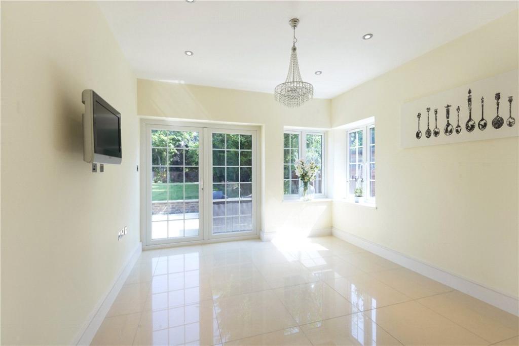 6 bedroom detached house for sale in Aylmer Road, Hampstead Garden
