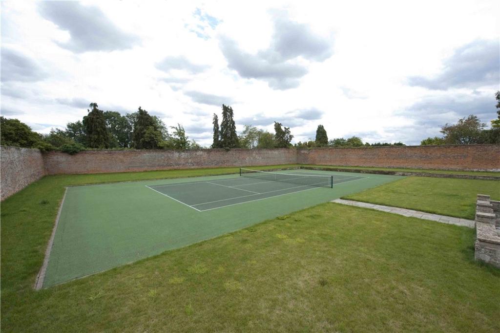 9 bedroom detached house for sale in Bletchingdon, Oxfordshire, OX5, OX5